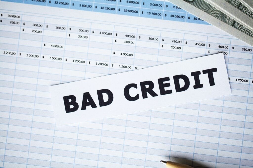Bad credit, written on a white sheet of paper